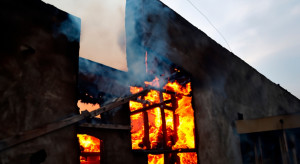 Kobieta zginęła w pożarze mieszkania w Piotrkowie Tryb.