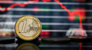 Złoty w czwartek stracił na wartości wobec euro i dolara