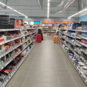 Warszawa: Na sprzedaż działające centrum handlowe za 14 mln zł