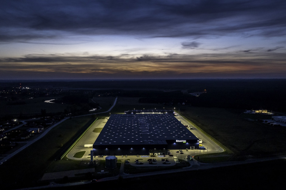 Signify przenosi oświetlenie magazynowe i biurowe na nowy poziom w ...