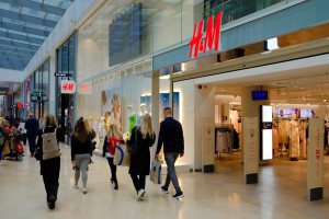 H&M zamyka kolejne sklepy. W tym roku zniknie ich 160