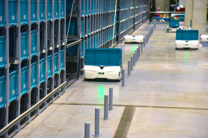 Koniec tradycyjnych magazynów. Roboty przejmą połowę do 2035