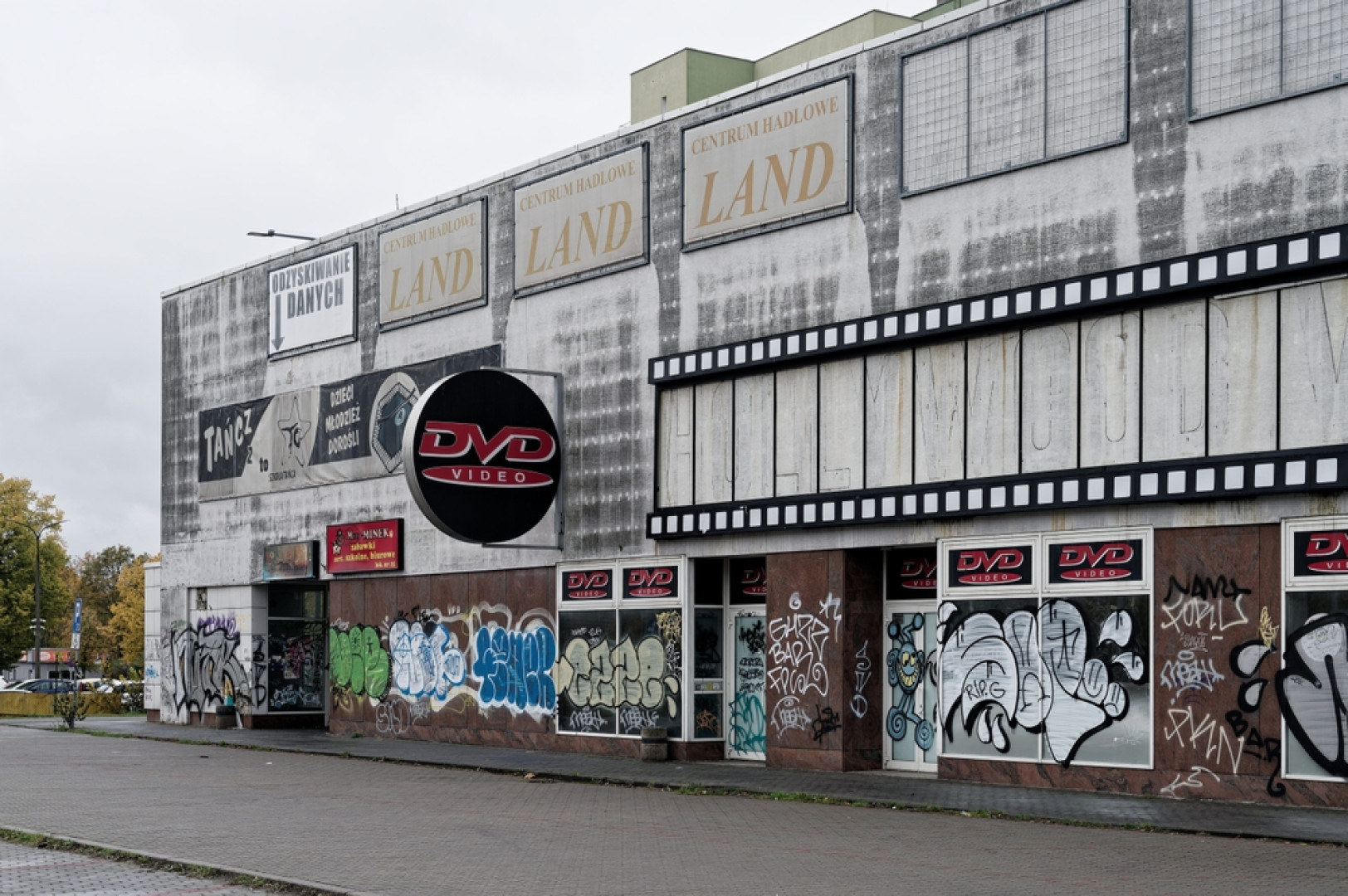 Centrum Handlowe Land, jedno z najstarszych centrów handlowych w Warszawie. Fot. lukasz_wojcik / Shutterstock