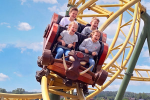 Ruszył pierwszy taki rollercoaster w Polsce. Startuje z wysokości 7 piętra