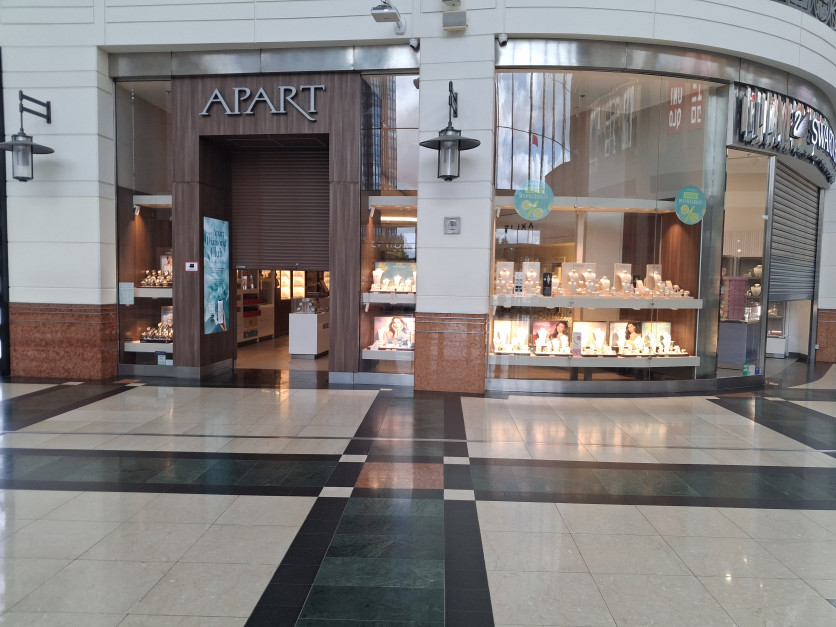 Dotychczasowy salon Apart w Westfield Arkadia. Marka przygotowuje relokację do nowej lokalizacji przy głównym wejściu. Fot. Monika Tułodziecka / PTWP
