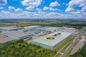 Technologiczna firma stawia na logistycznego giganta pod Warszawą