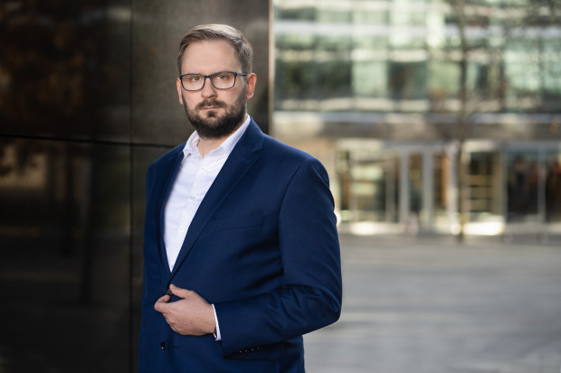Wojciech Wojtowicz, starszy analityk w dziale Market Insights w Colliers. Fot. Materiały prasowe / Colliers