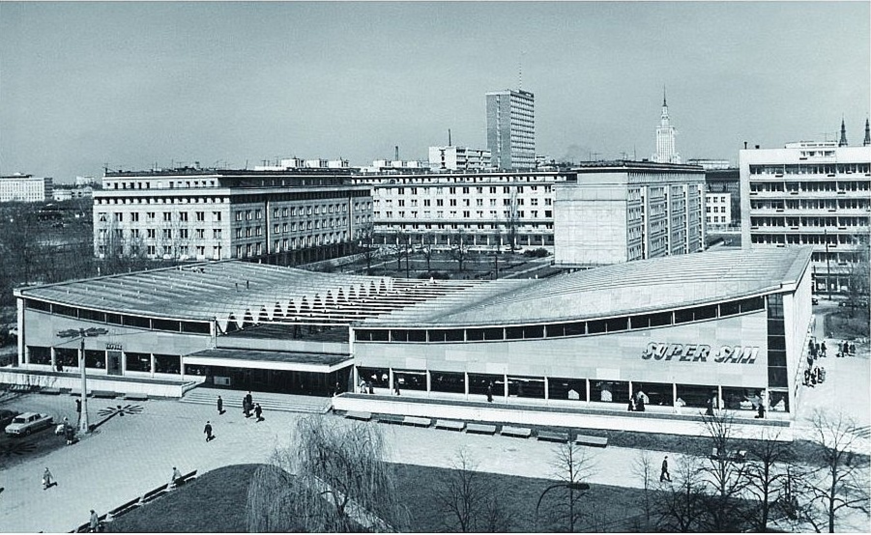 Pawilon Supersamu w Warszawie (1969 rok).  Fot. Wikimedia 40133927, Fotopolska, domena publiczna / Wikipedia